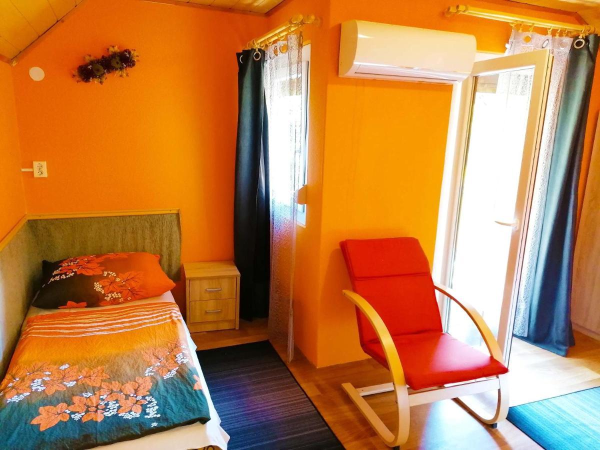 Anna House Siofok - Holiday House Close To Beach In City Center エクステリア 写真